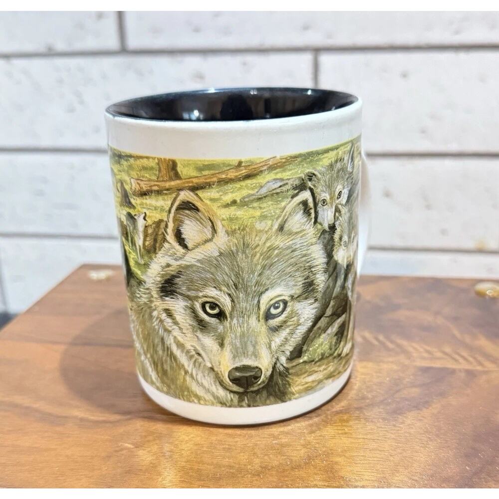 Vintage Wolf Wolves Pups Forest Rustic Mug‎ Souvenir Banana Appeal USA EUC